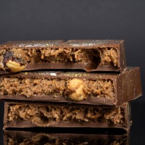 Млечен шоколад с кдаиф, лешникова джндуя и цели лешници